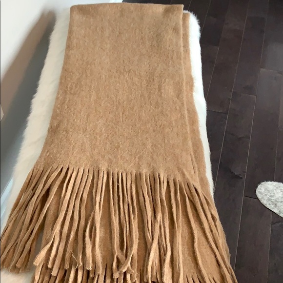 Ann Taylor beige oversized fringed scarf wrap - Picture 4 of 8